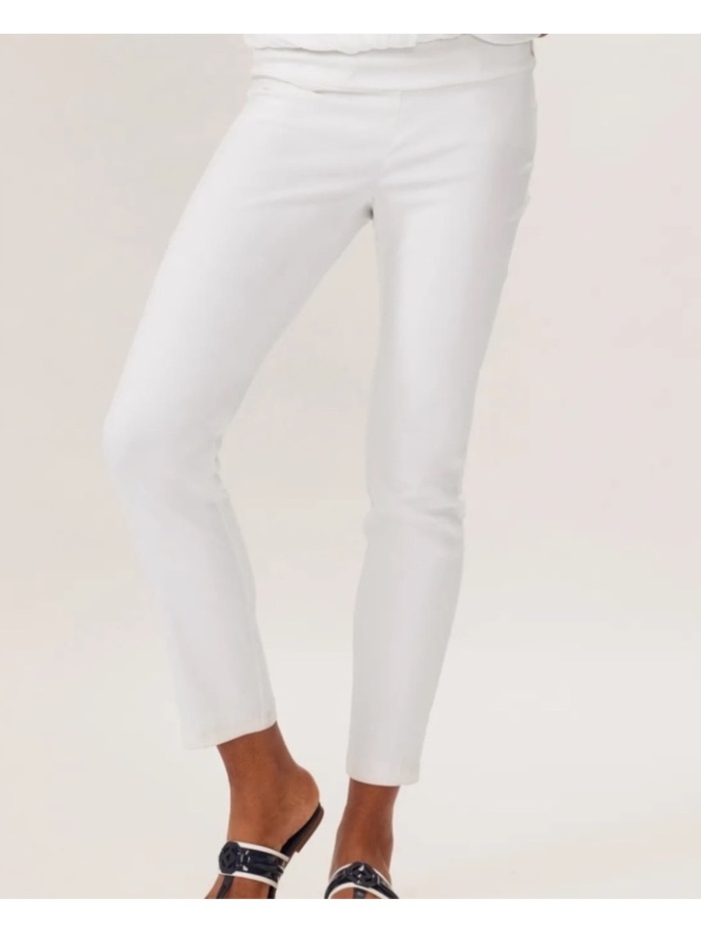 J. McLaughlin White Slim Cropped Pants Hidden Side Zipper. Nice preowned pants